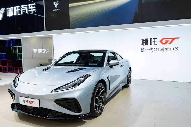 惠州134哪吒汽车在智能汽车领域的表现，领途汽车在新能源汽车市场中的影响力